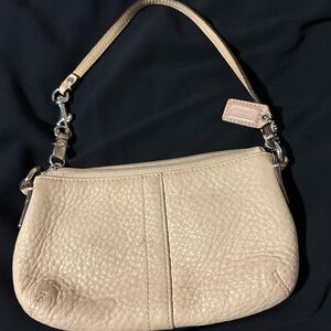 Elegant Coach Beige/Cream Leather Wristlet